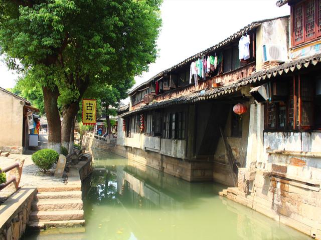 沈阳飞跃高中是一年一交学费吗？